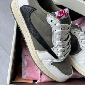 Nike Travis Scott 'Medium Olive'