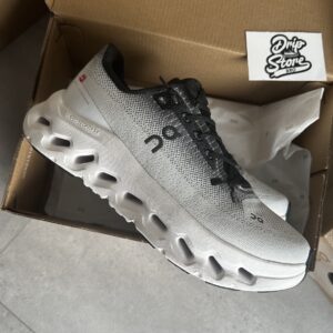 On Cloud White Black