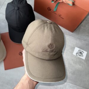 Loro Piana Cap Taupe