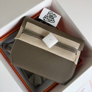 06. Hermès Bag Men Taupe