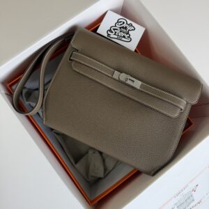 06. Hermès Bag Men Taupe