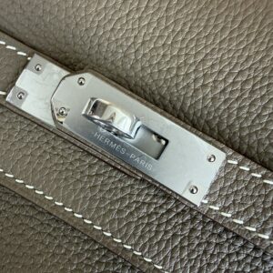 06. Hermès Bag Men Taupe