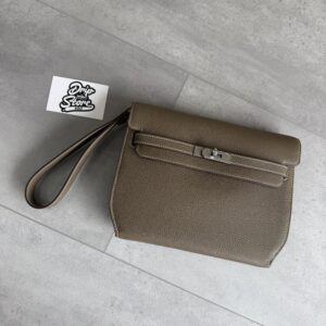 06. Hermès Bag Men Taupe